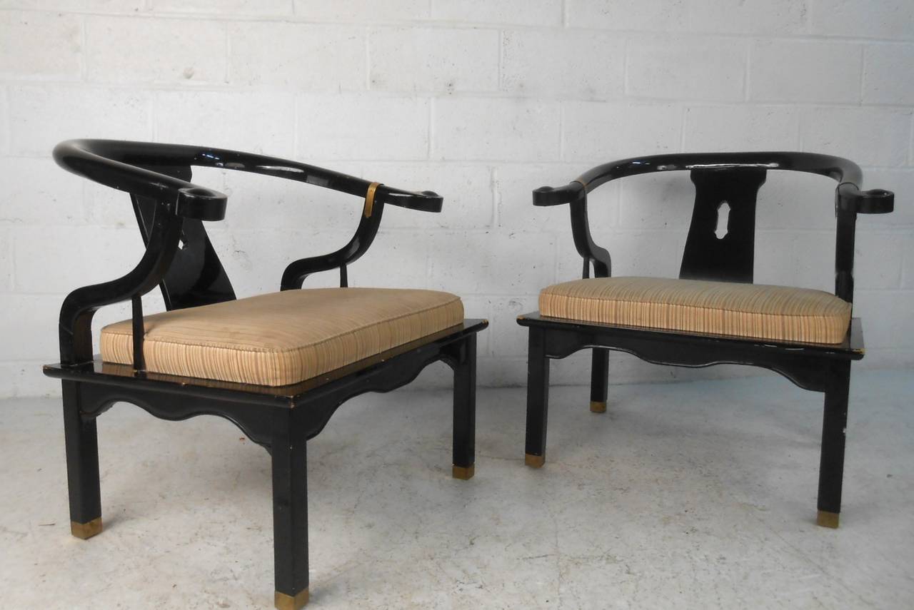 Mid-Century Modern Paire de fauteuils en laque noire de style James Mont:: moderne du milieu du siècle:: par Century