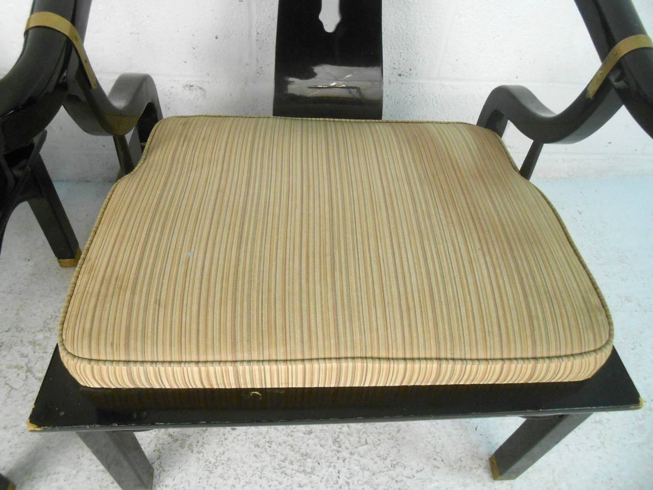 Paire de fauteuils en laque noire de style James Mont:: moderne du milieu du siècle:: par Century 1