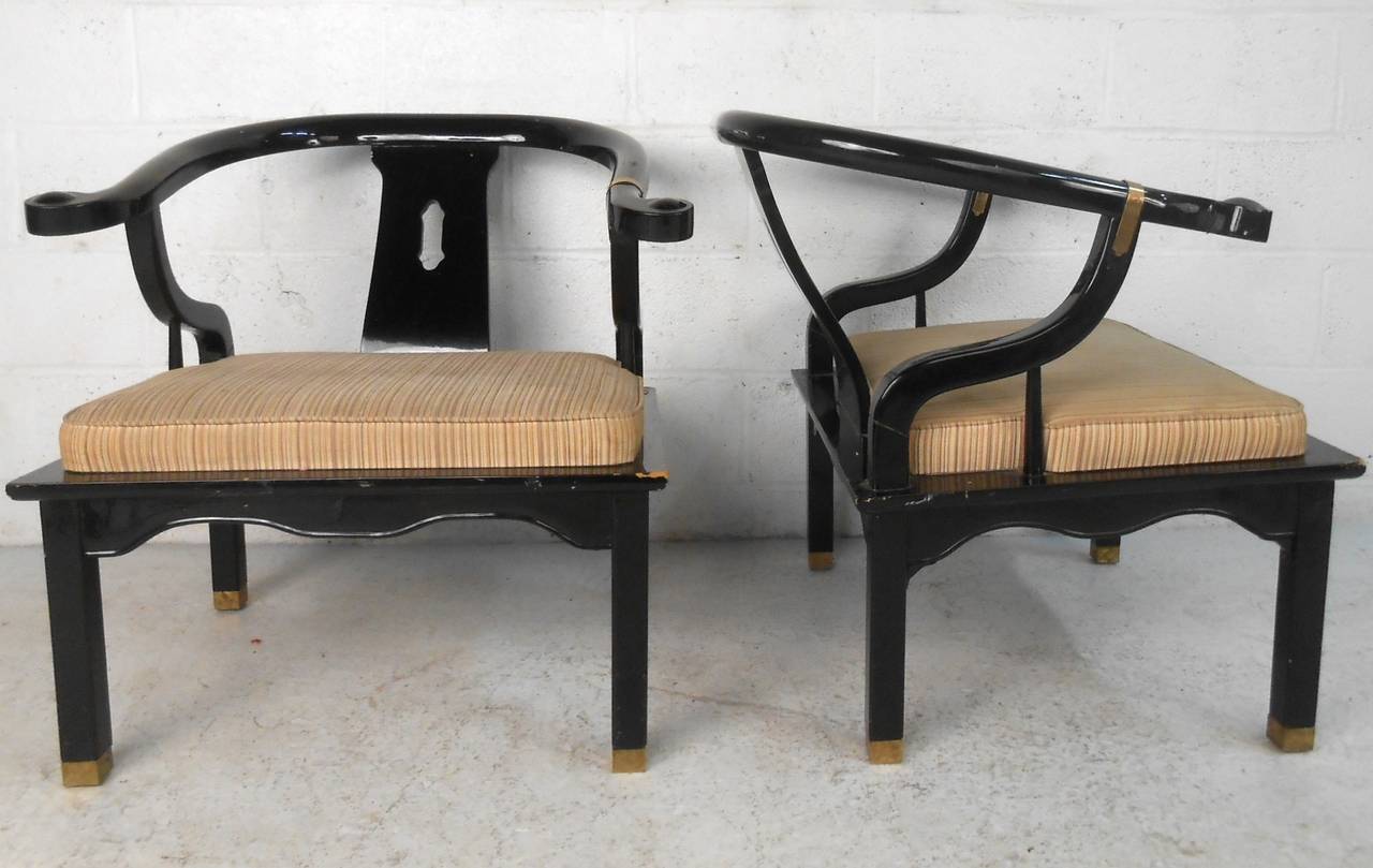 Pair of Mid-Century Modern James Mont Style Black Lacquer Armchairs by Century In Fair Condition For Sale In Brooklyn, NY