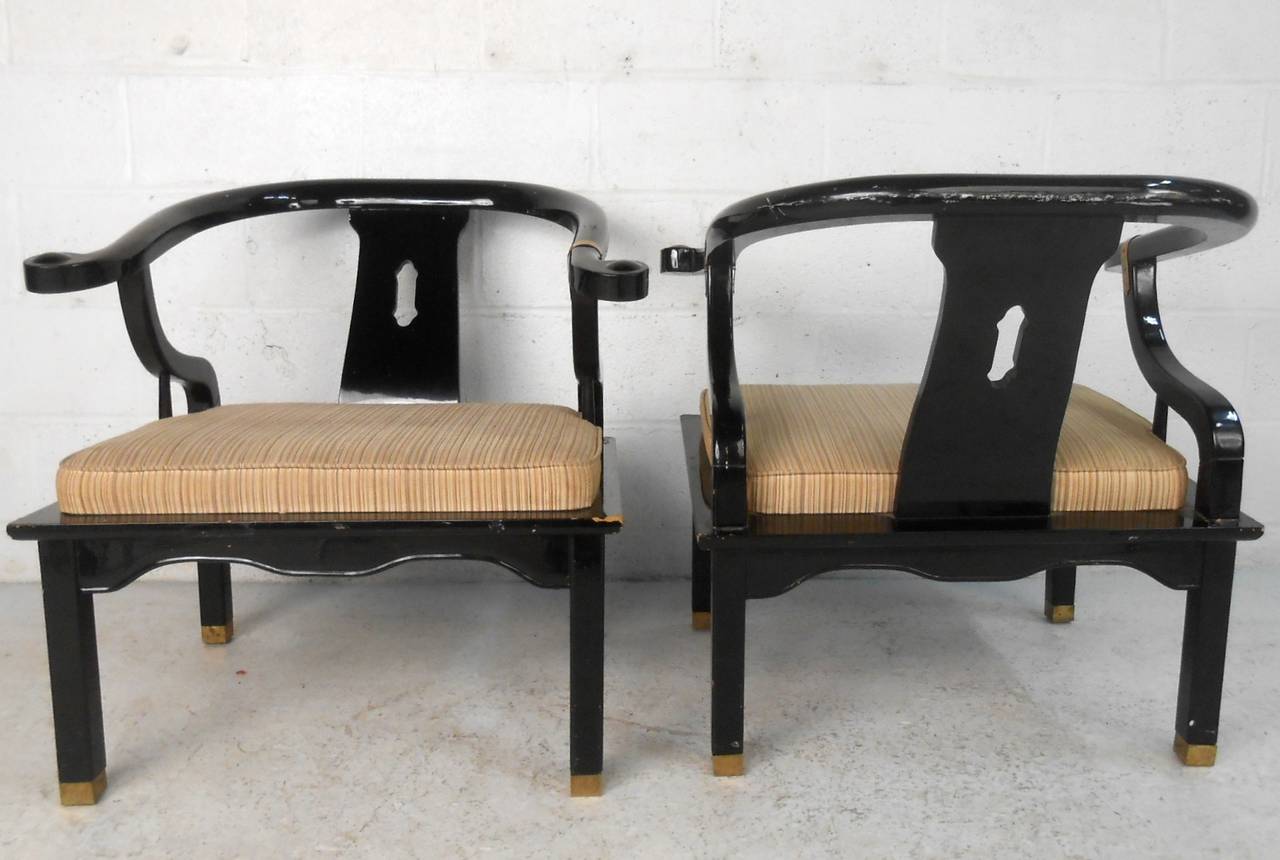 Pair of Mid-Century Modern James Mont Style Black Lacquer Armchairs by Century In Fair Condition For Sale In Brooklyn, NY