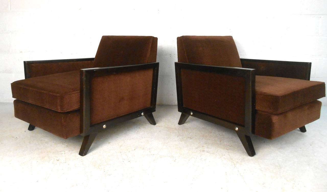 Late 20th Century Pair of Mid-Century Modern Upholstered Lounge Chairs
