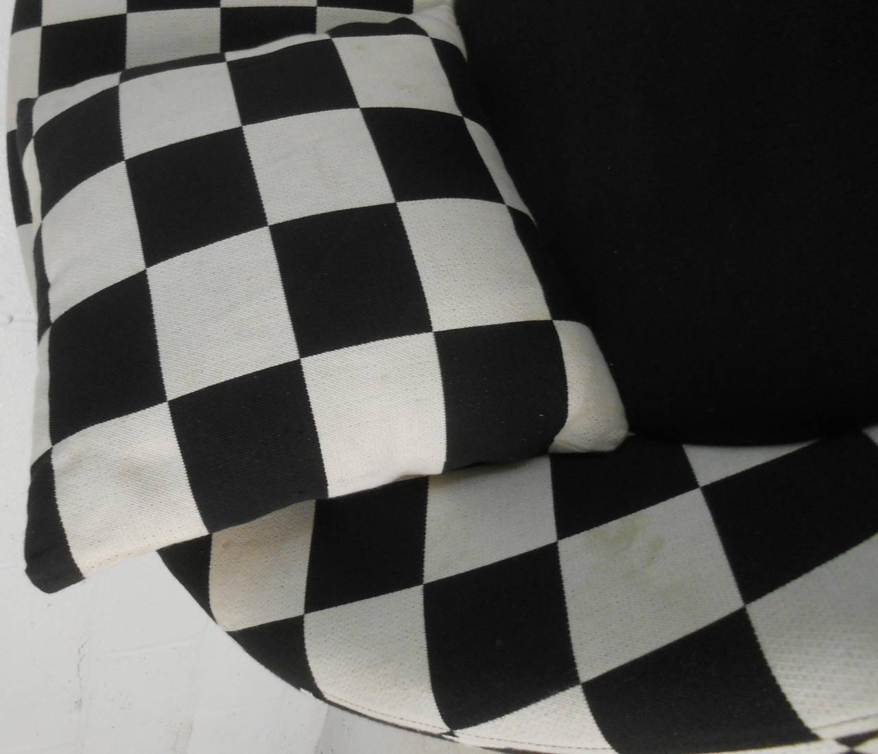 Checkered Contemporary Modern Club Chair  In Good Condition For Sale In Brooklyn, NY
