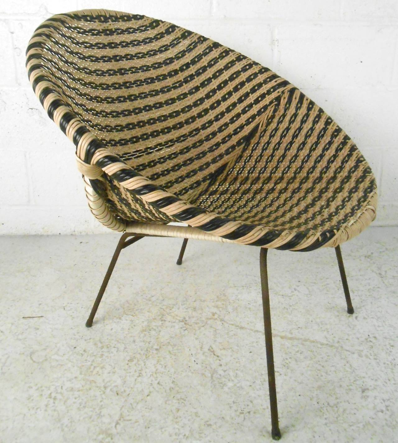 Mid-Century Modern Vinyl & Iron Woven Womb Chair 3