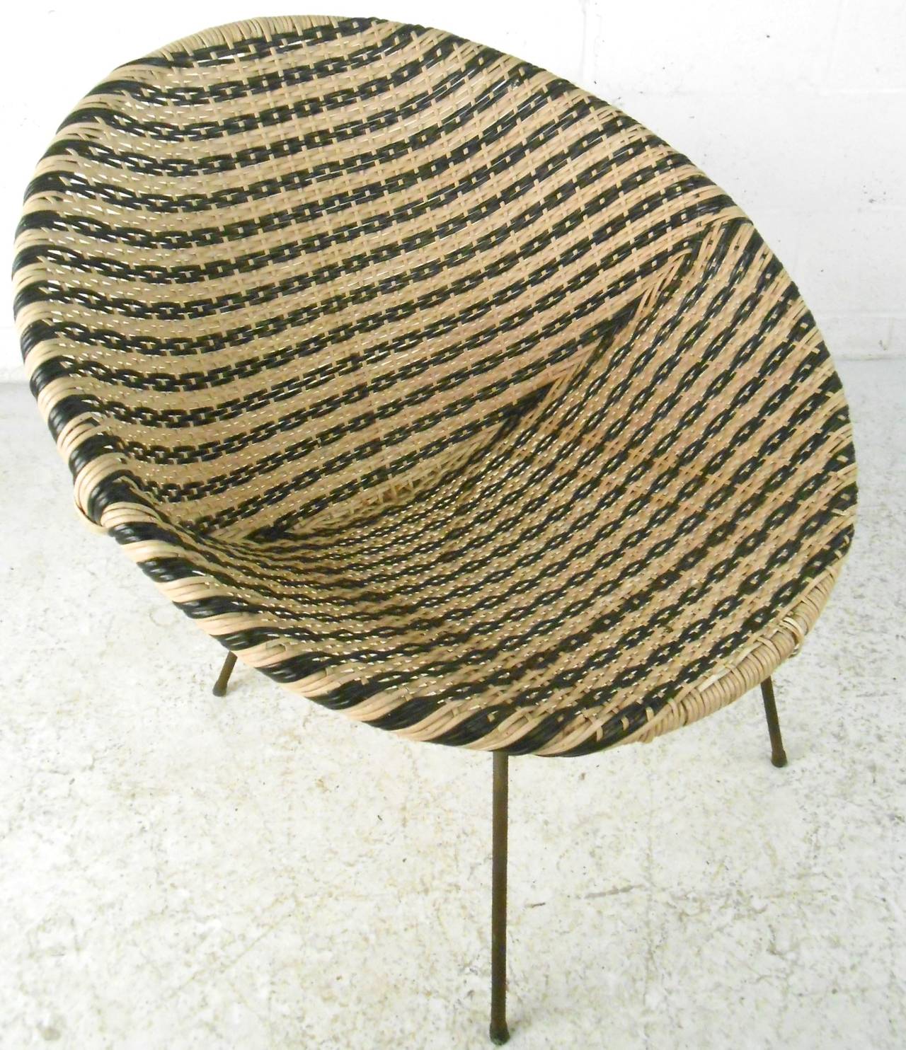 Mid-Century Modern Vinyl & Iron Woven Womb Chair 2