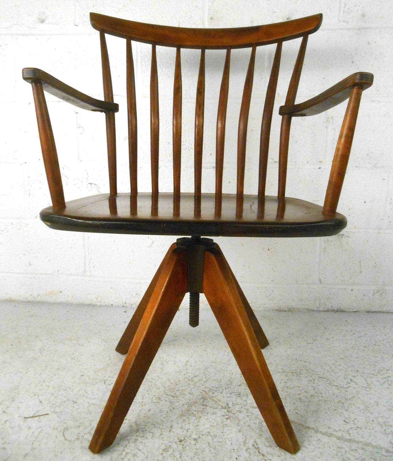 Unique Mid-Century Modern Teak Spoke Back Swivel Desk Chair In Good Condition In Brooklyn, NY
