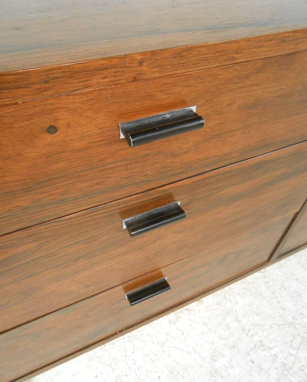 Vintage Nine Drawer Rosewood Dresser after Harvey Probber In Fair Condition In Brooklyn, NY