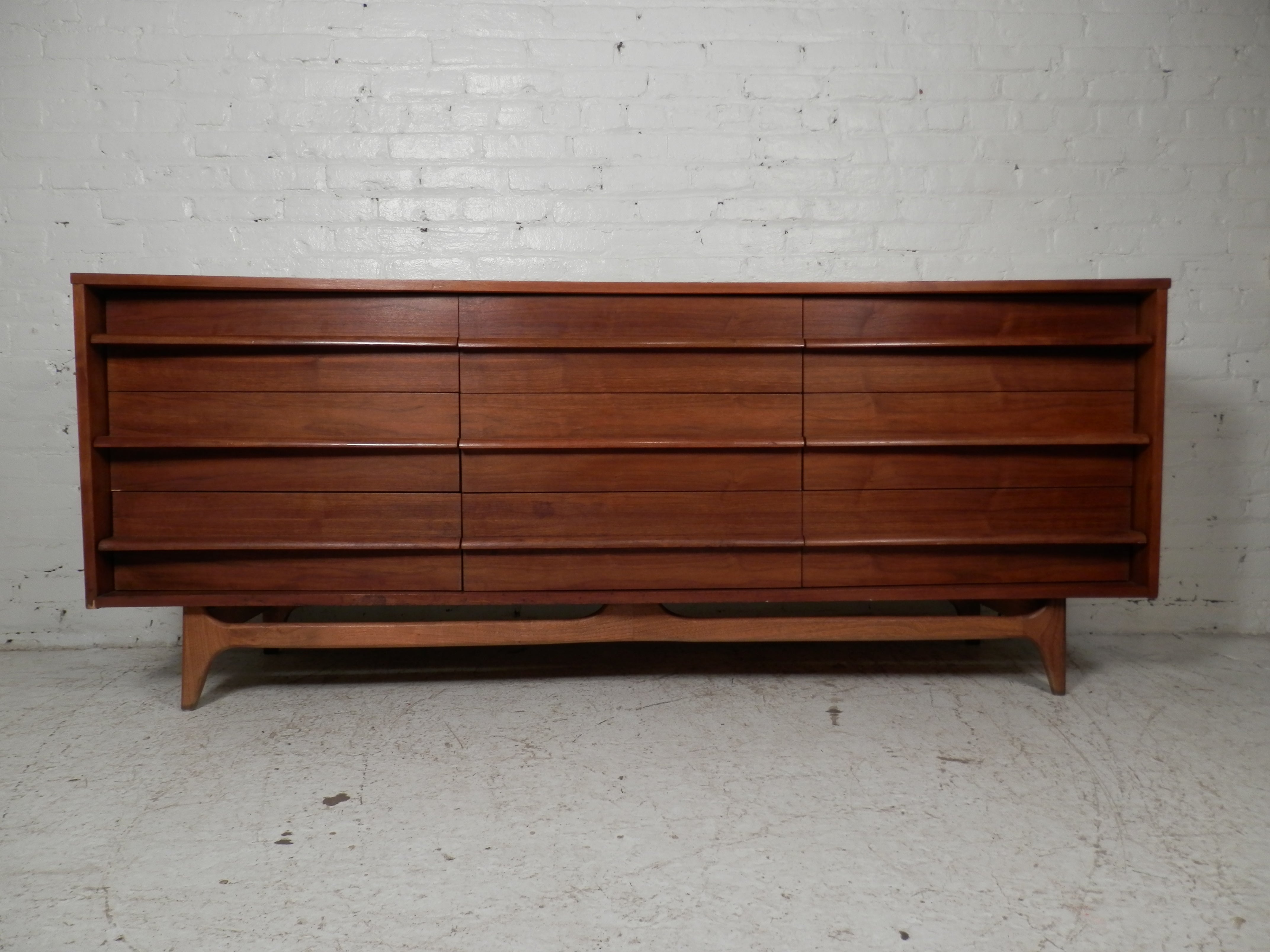 Curved Front Nine Drawer Dresser