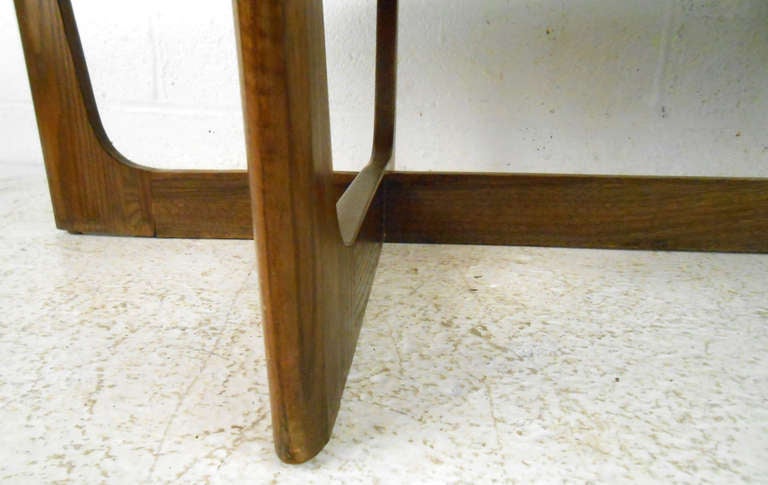 Lane Style Walnut Kidney Coffee Table In Good Condition In Brooklyn, NY