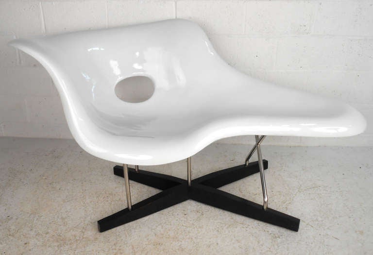 Unknown Mid-Century Modern Eames Le Chaise Style Lounge Chair
