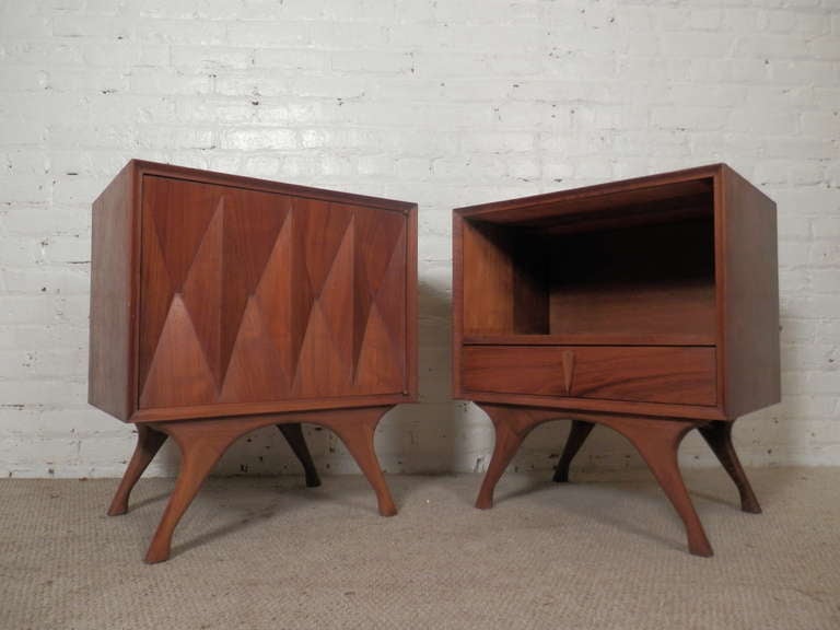 Pair of spectacular sculpted front bedside tables with dramatic tapered legs and rich walnut grain. Diamond pattern cabinet with shelf and single drawer table with tear drop wood handle.

(Please confirm item location - NY or NJ - with dealer)