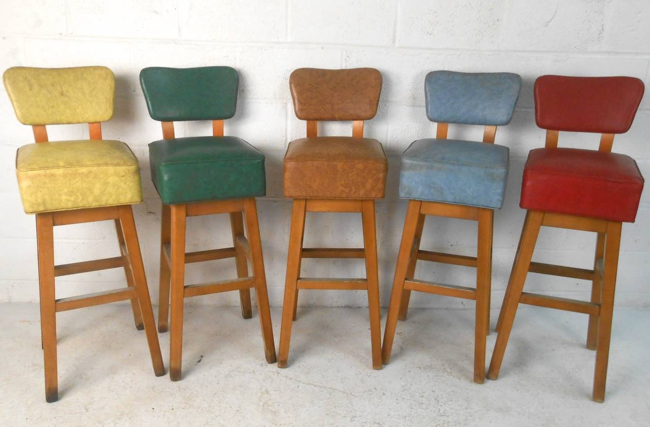 Vintage vinyl covering on sturdy American made frames set these stools apart from other modern seating options, and their unique style and shapely design make these a wonderful addition to any bar. Please confirm item location (NY or NJ).  Note