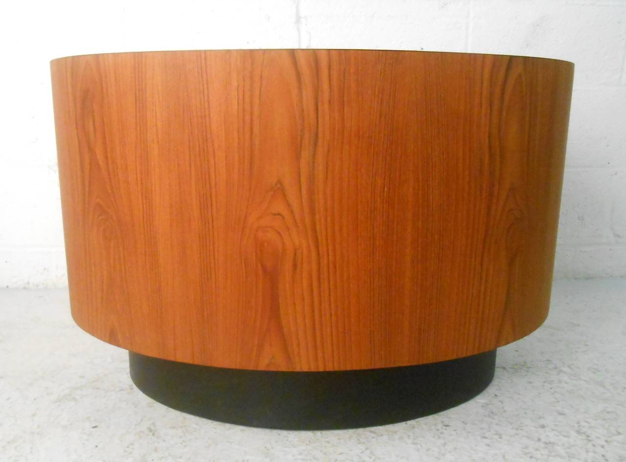 This unique modern side table features a gorgeous veneer with durable formica style top. Unique leather wrapped base add even further to it's mid-century charm, making it an eye-catching addition to any space. Please confirm item location (NY or NJ).