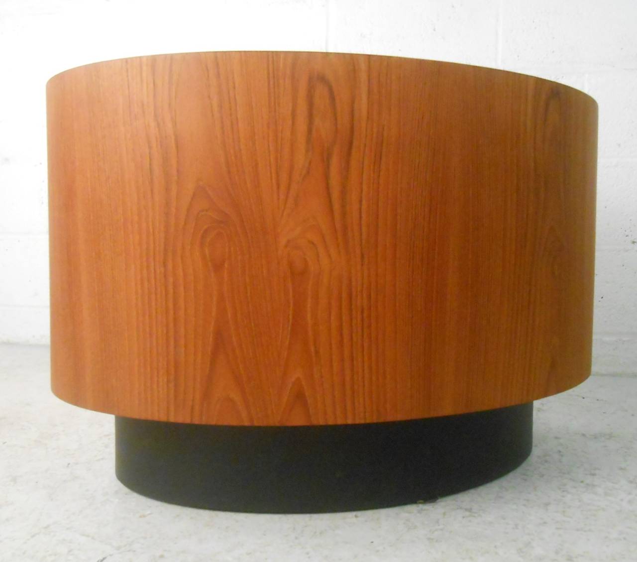 Unique Mid-Century Modern Adrian Pearsall Style Side Table In Good Condition In Brooklyn, NY