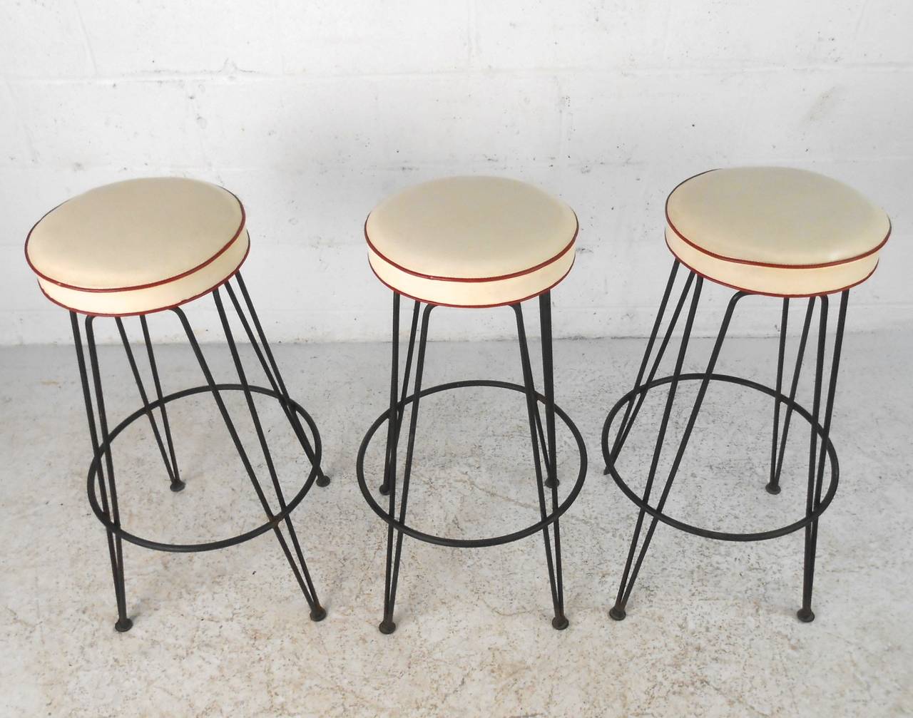 Frederick Weinberg Style Mid-Century Modern Hairpin Swivel Barstools In Good Condition In Brooklyn, NY