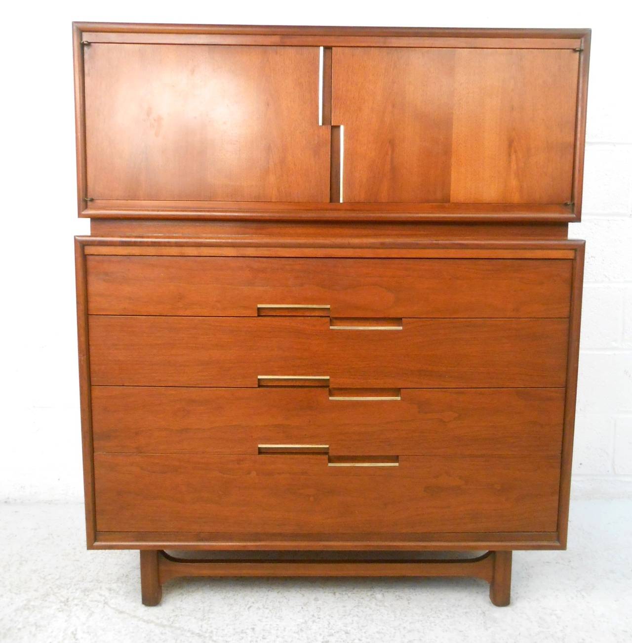 This beautiful American walnut dresser features the stylized pulls Kent Coffey was so well known for, as well as an exquisite selection of veneer. Fitted with added stretchers to increase stability, this piece is marked by manufacturer Cavalier.