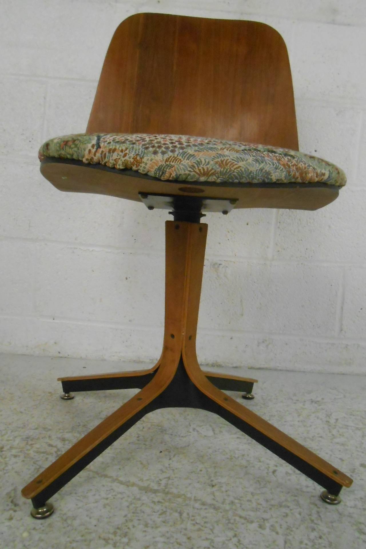American George Mulhauser Plycraft Swivel Chair