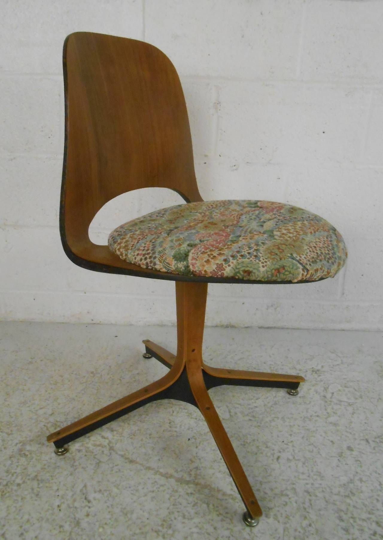Mid-Century Modern George Mulhauser Plycraft Swivel Chair