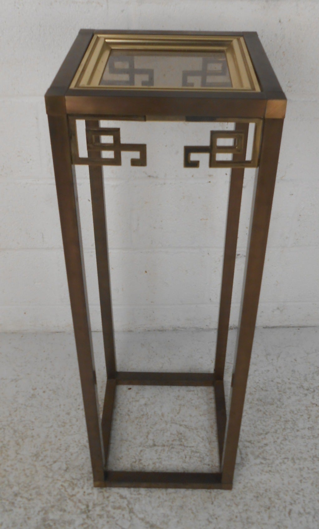 Mid-Century Modern Vintage Modern Pedestal Table by Mastercraft
