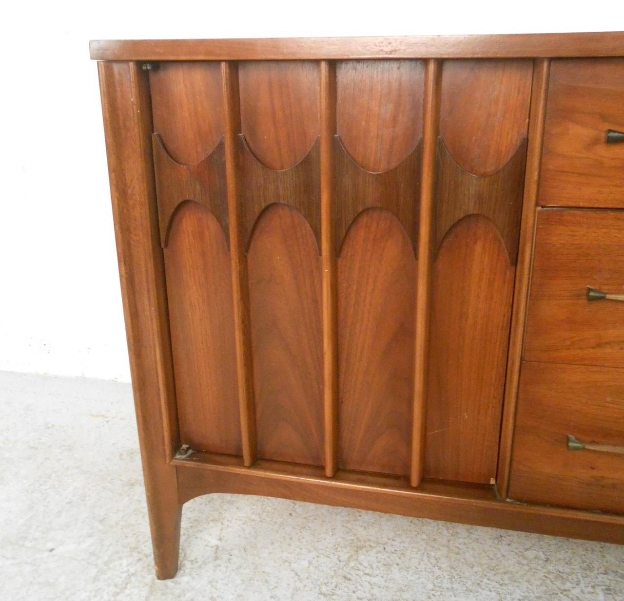 Mid-Century Modern Kent Coffey Style Walnut Credenza In Good Condition In Brooklyn, NY