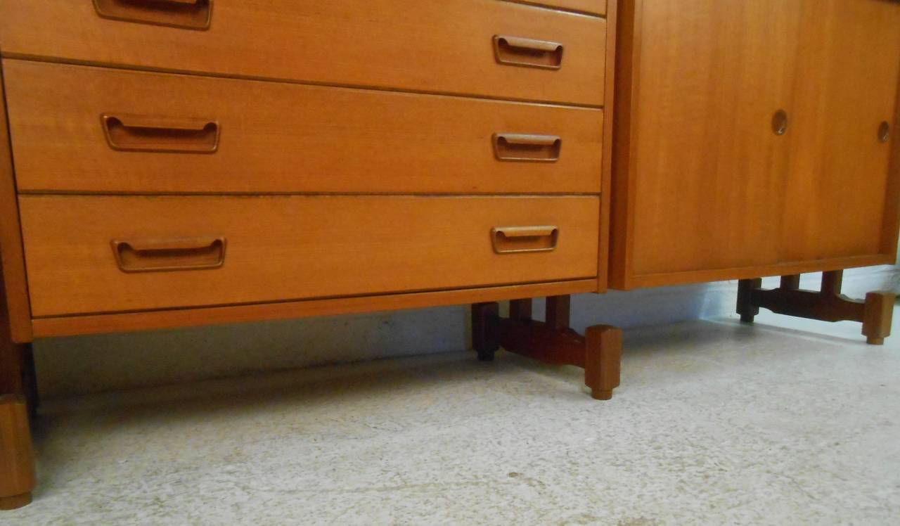 Unique Mid-Century Modern Freestanding Teak Wall Unit Room Divider In Good Condition In Brooklyn, NY