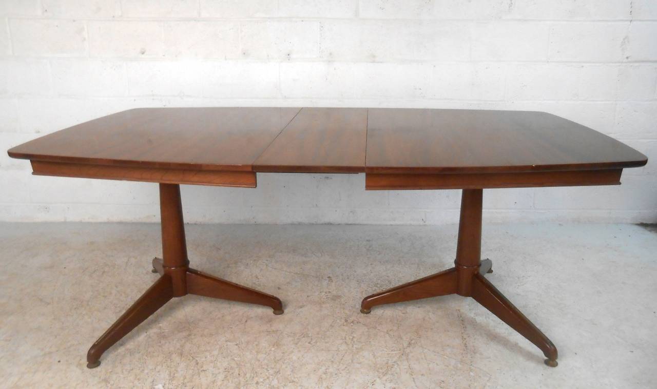 MidCentury Modern Kent Coffey Perspecta Dining Table For Sale at