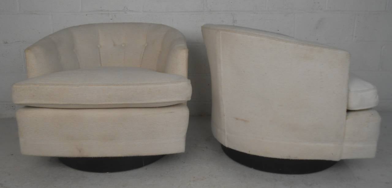 Mid-Century Modern Swivel Lounge Chairs by Milo Baughman