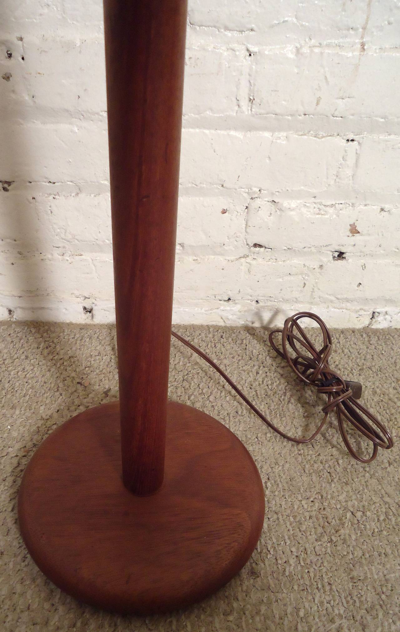 Mid Century Modern Danish Standing Lamp In Good Condition In Brooklyn, NY