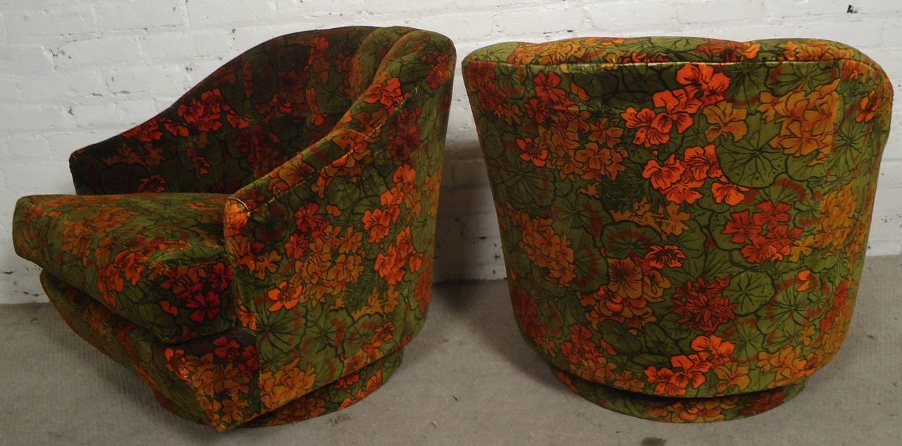 Pair of Mid-Century Modern Swivel Chairs by Directional 1