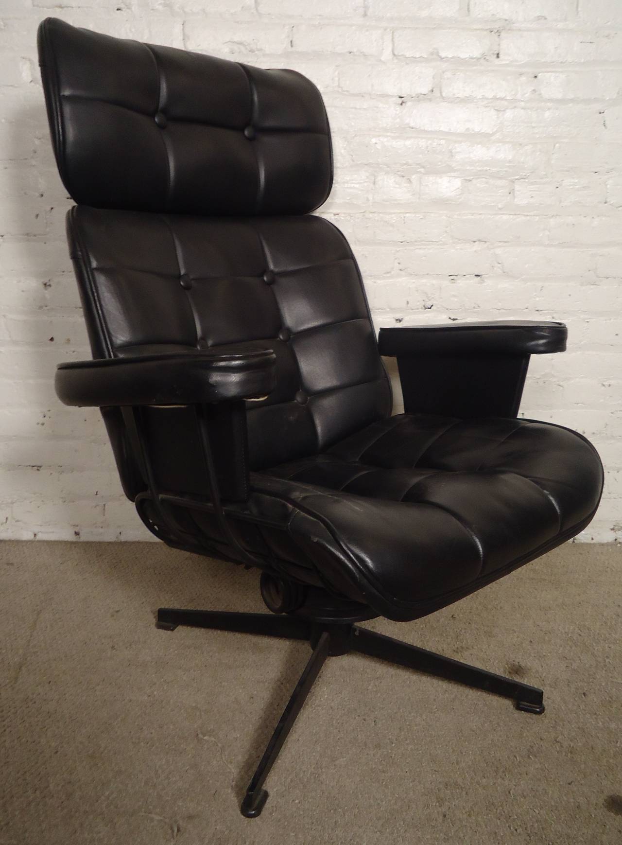 Vintage swivel chair with matching ottoman by The Homecrest Co.
Sleek comfortable design with high back and tufted upholstery. A great rendition of the classic Eames lounge chair.

Ottoman: 24"w 21"d 16"h

(Please confirm item