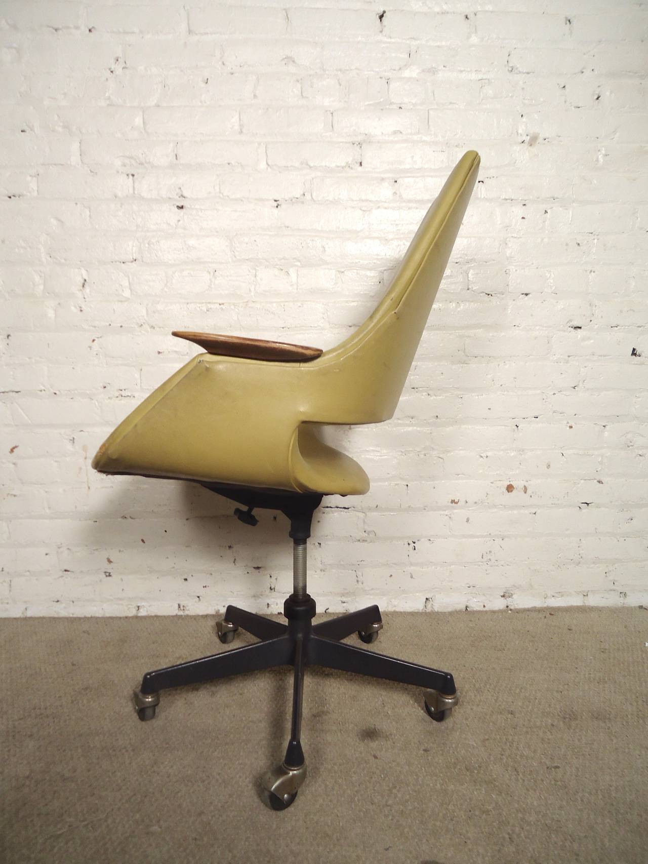 Mid-20th Century Mid-Century Modern Rolling Desk Chair