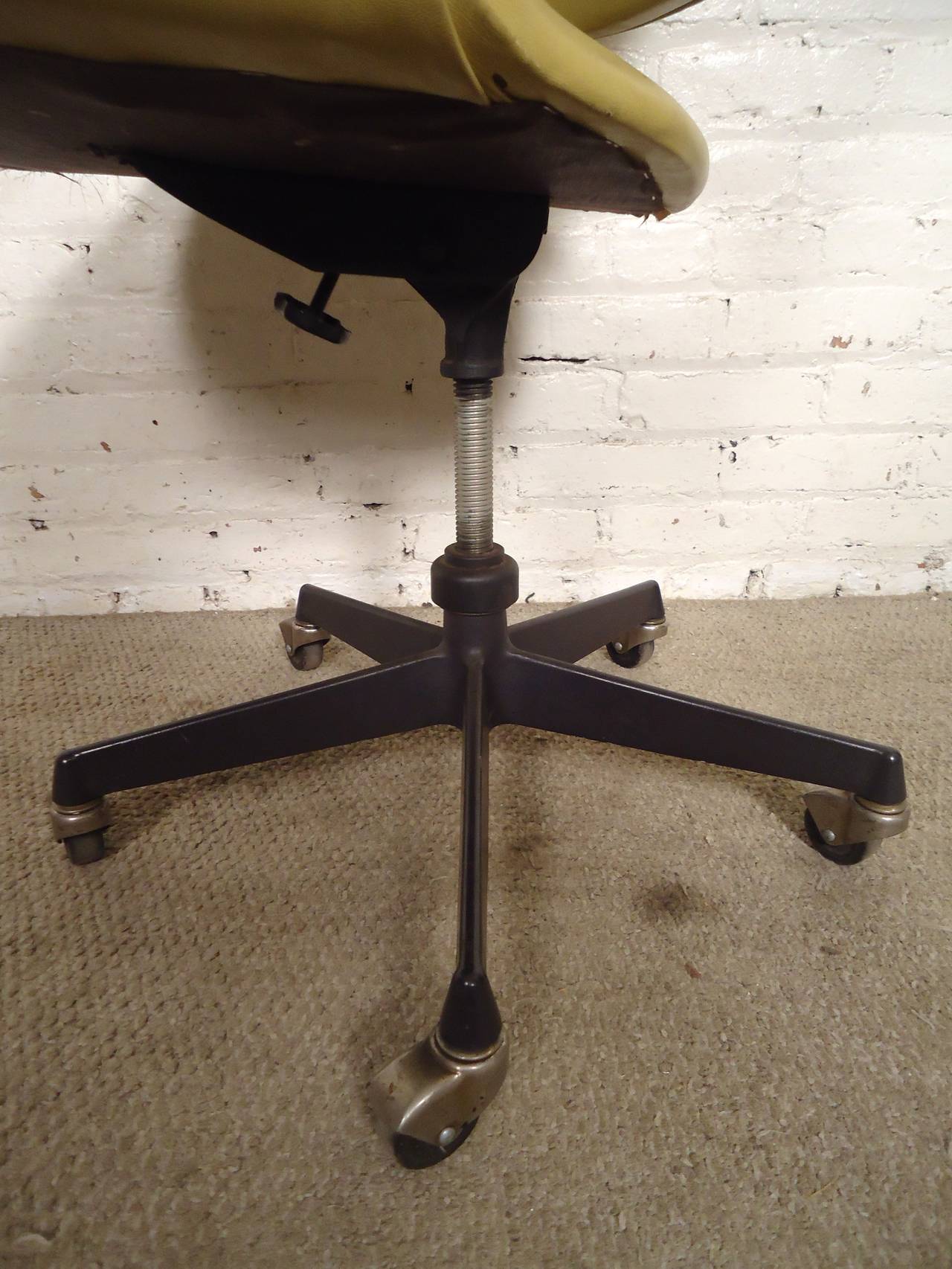 Mid-Century Modern Rolling Desk Chair 1