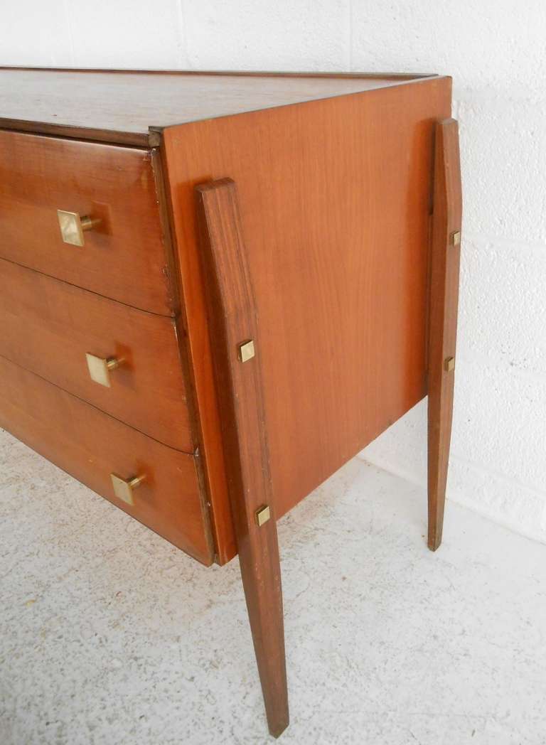 Vintage Modern Six-Drawer Dresser In Good Condition In Brooklyn, NY