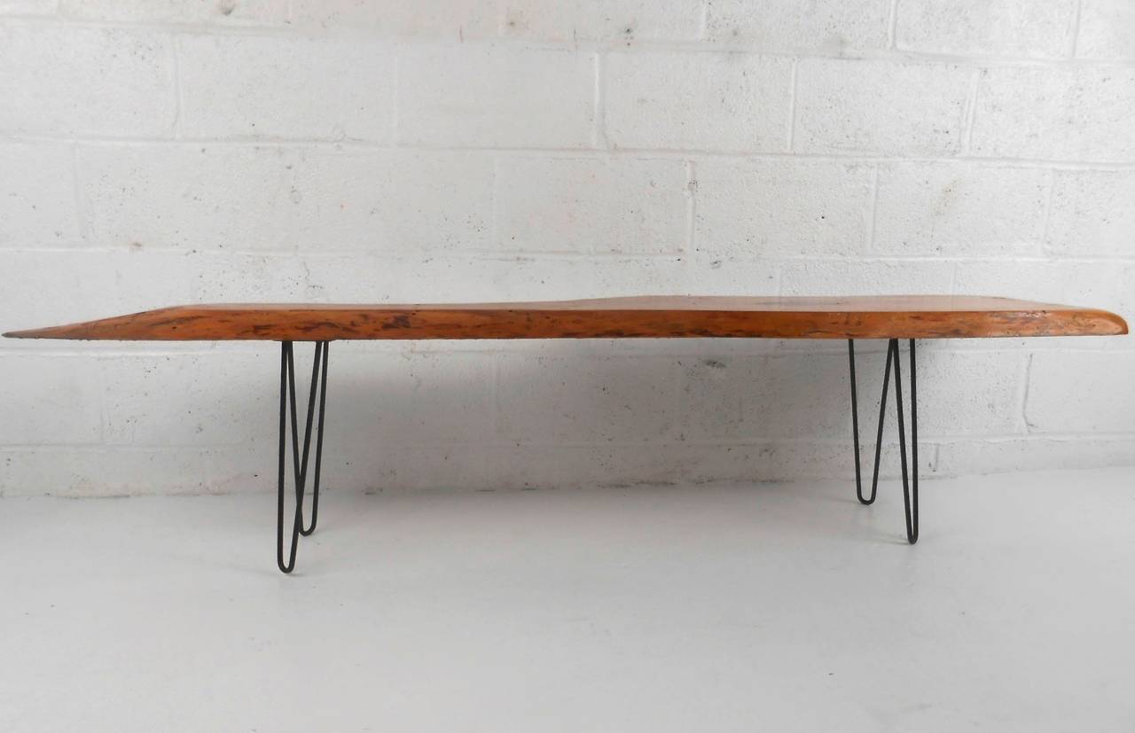 Unique Mid-Century Modern Freeform Tree Slab Coffee Table In Good Condition For Sale In Brooklyn, NY