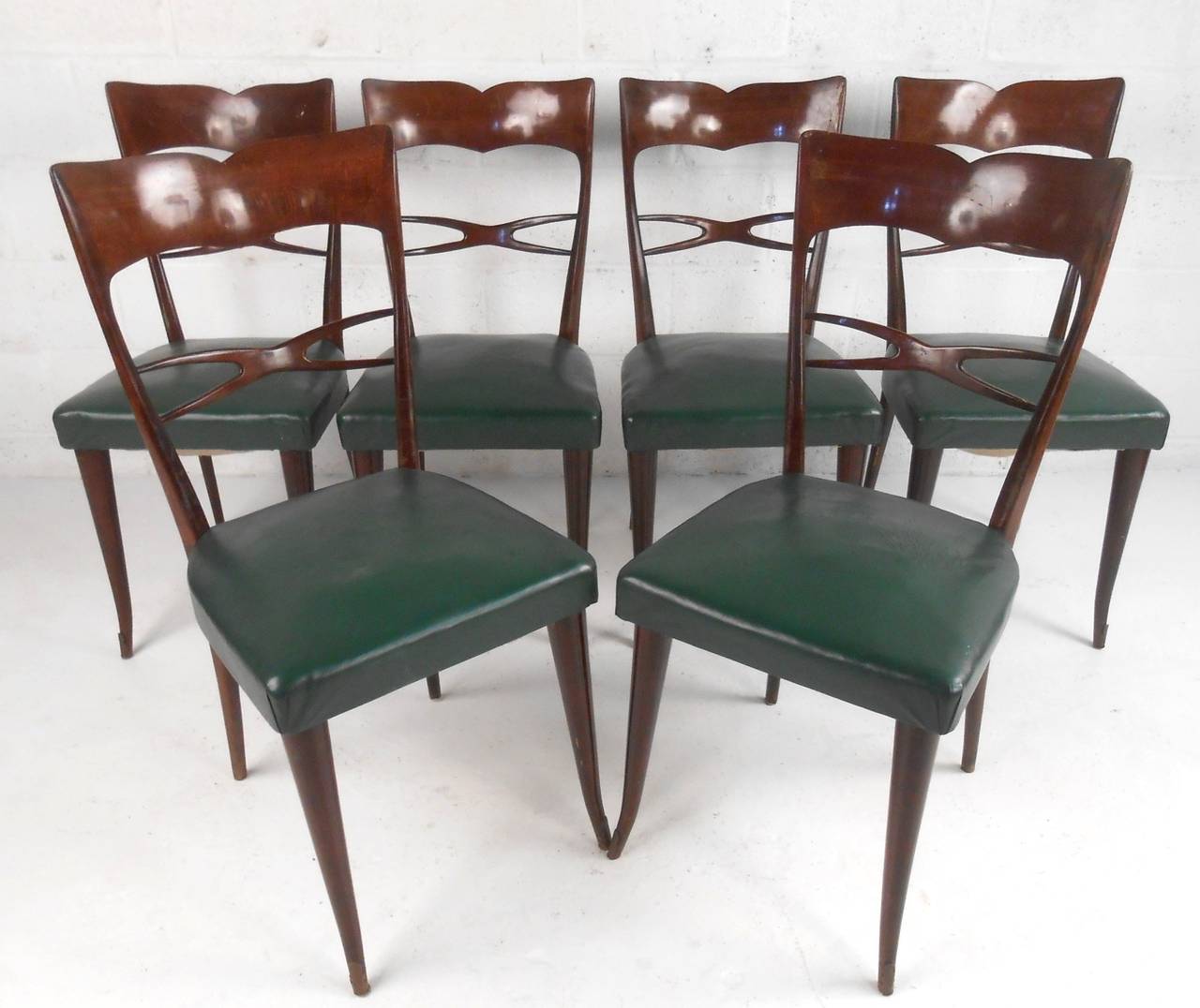 This set of six mahogany dining chairs feature gorgeous design and are the perfect addition to any modern dining room. Please confirm item location (NY or NJ).