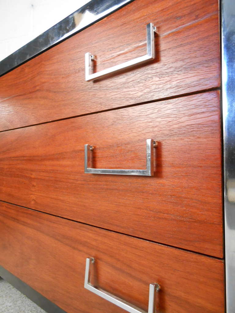 Pair of Vintage Modern Rosewood and Chrome Three-Drawer Dressers In Good Condition In Brooklyn, NY