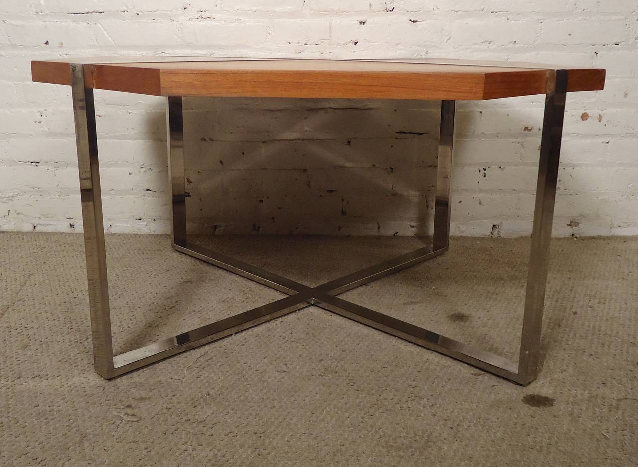 Mid-century modern octagonal cocktail table with polished chrome 'X' frame. Beautiful walnut grain intersected by thick metal.

(Please confirm item location - NY or NJ - with dealer)