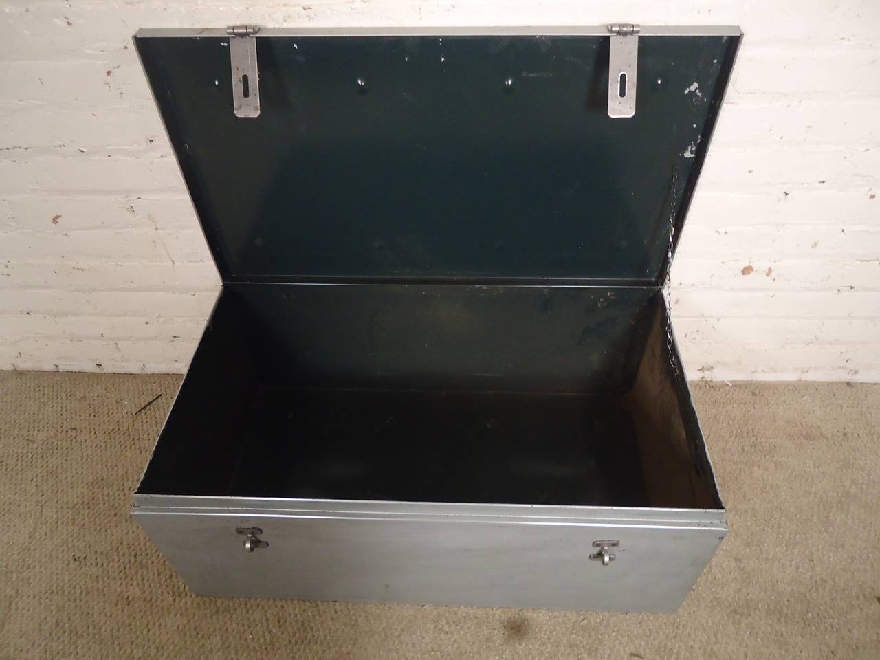 All metal equipment trunk with side handles. Great for storage. Has a rough industrial look.

(Please confirm item location - NY or NJ - with dealer)