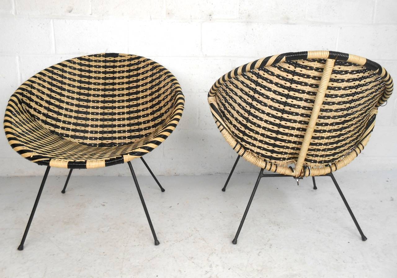 Pair of Mid-Century Modern Salterini Style Woven Lounge Chairs In Good Condition In Brooklyn, NY