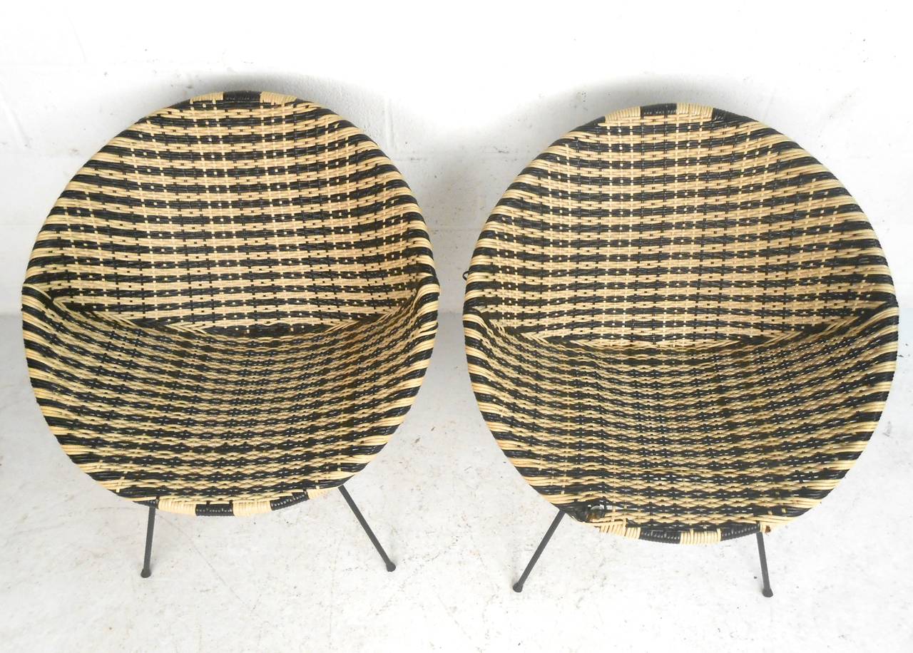 Mid-20th Century Pair of Mid-Century Modern Salterini Style Woven Lounge Chairs