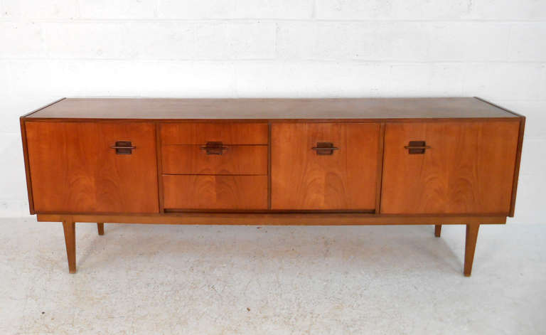 Mid-Century Teak Server by Nathan Furniture In Good Condition In Brooklyn, NY