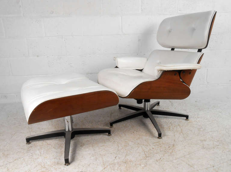 American Mid-Century Modern George Mulhauser Chair and Ottoman by Plycraft