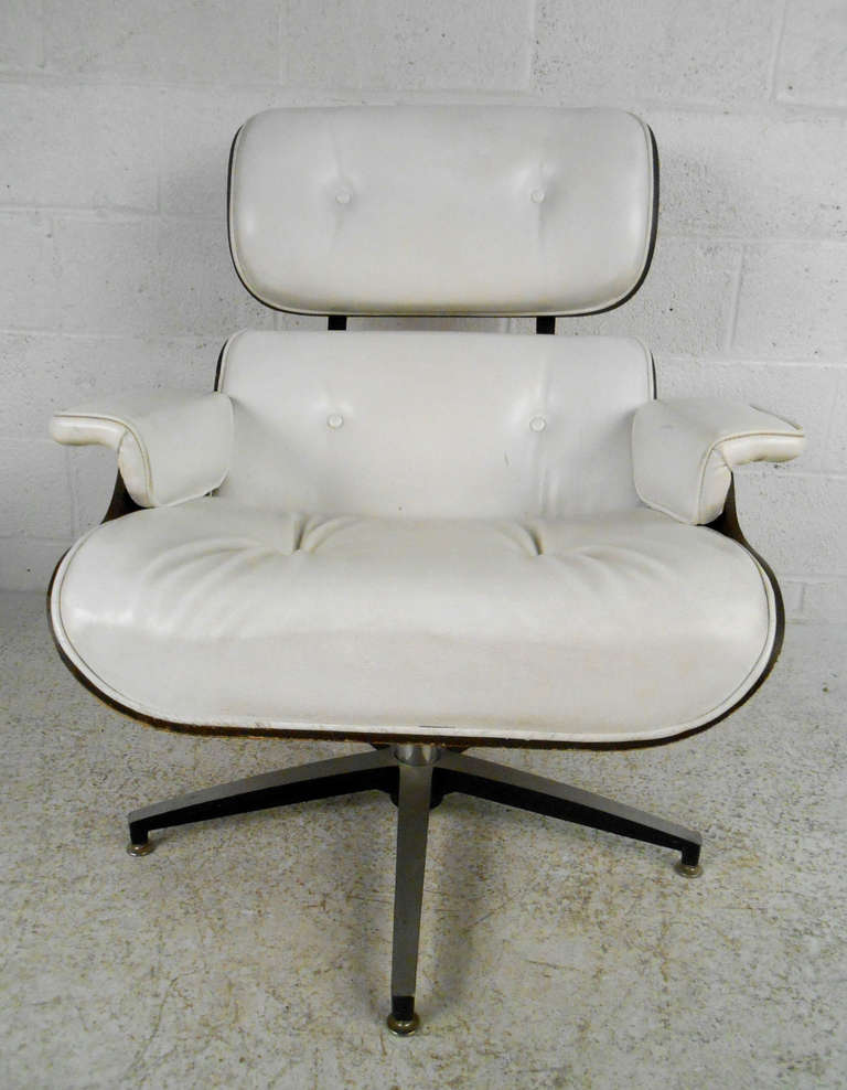 20th Century Mid-Century Modern George Mulhauser Chair and Ottoman by Plycraft