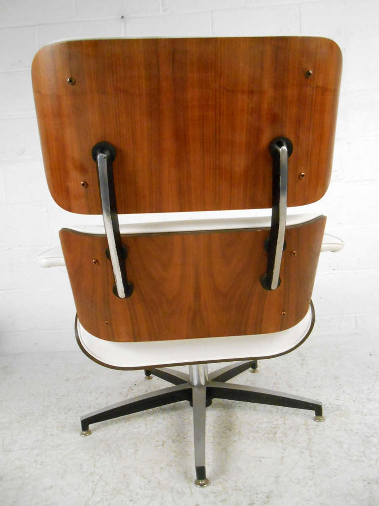 Mid-Century Modern George Mulhauser Chair and Ottoman by Plycraft 1