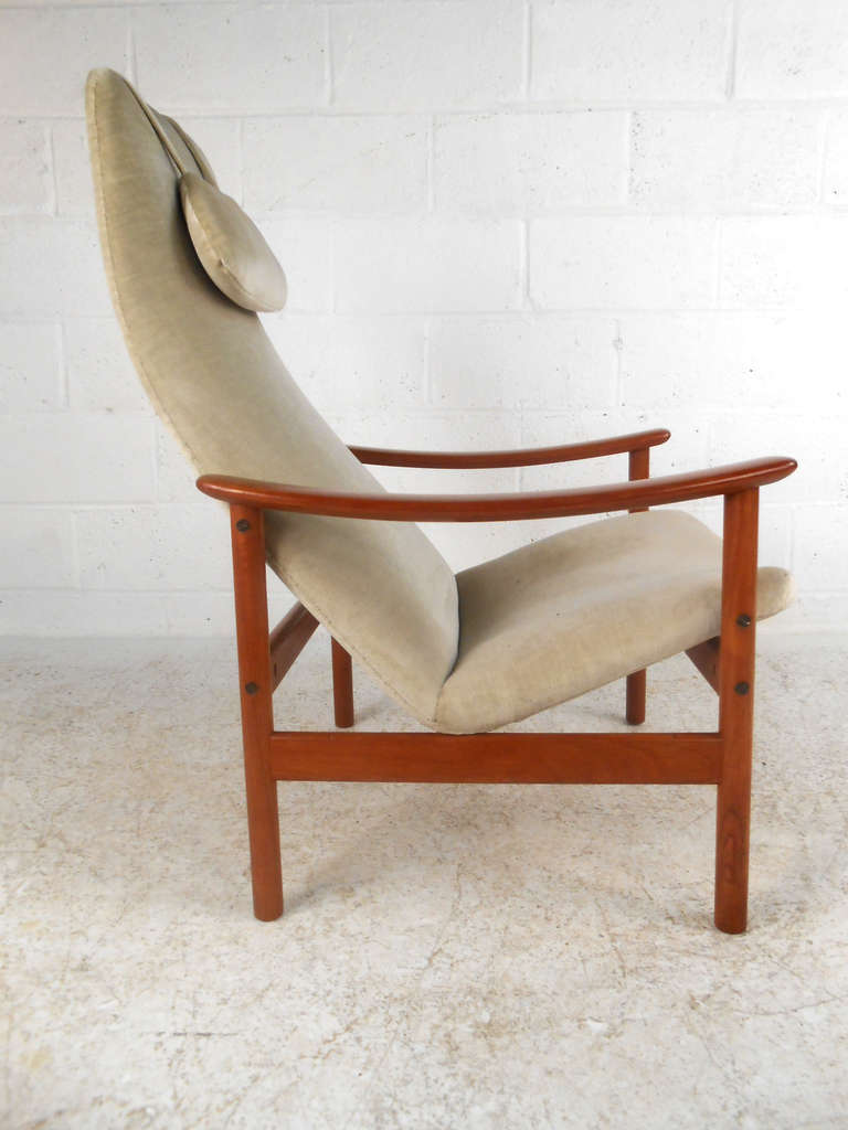 Mid-Century Modern Vintage Mid-Century Contour Lounge Chair by Ljungs Industrier AB Malmo