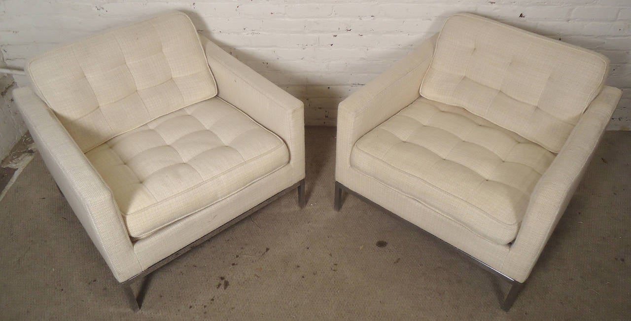 Mid-Century Modern Mid-Century Pair of Armchairs by Knoll Associates For Sale