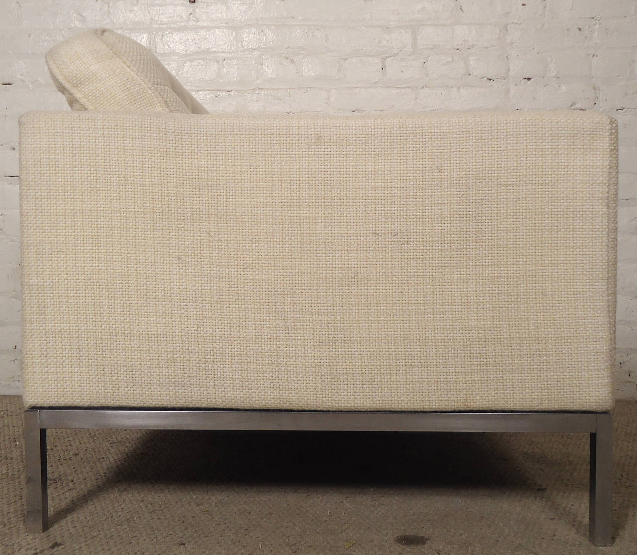 Mid-Century Pair of Armchairs by Knoll Associates In Good Condition For Sale In Brooklyn, NY