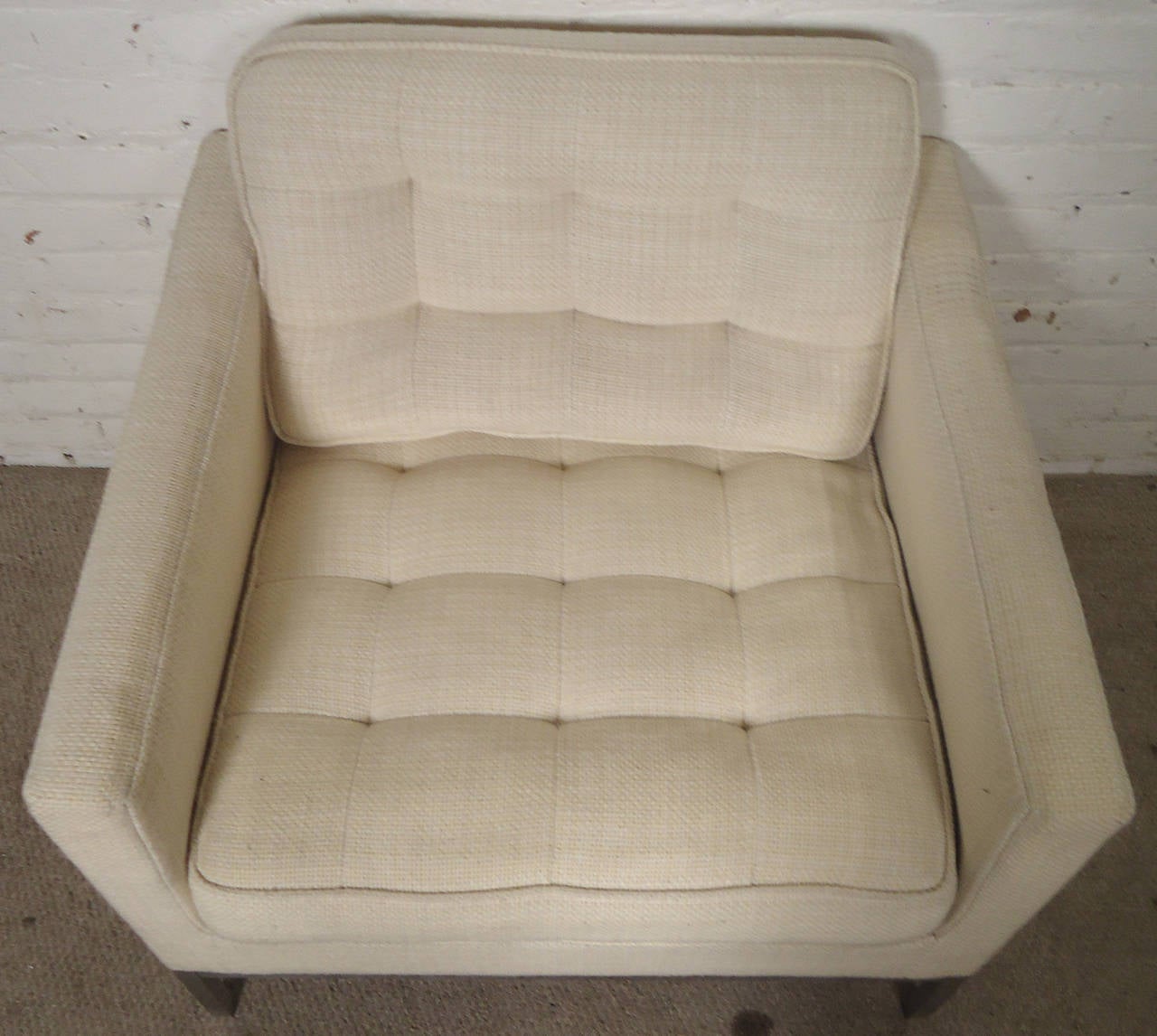Mid-Century Pair of Armchairs by Knoll Associates For Sale 1