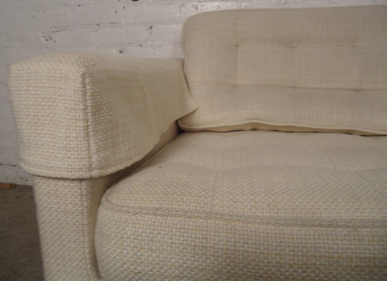 Mid-Century Pair of Armchairs by Knoll Associates For Sale 3