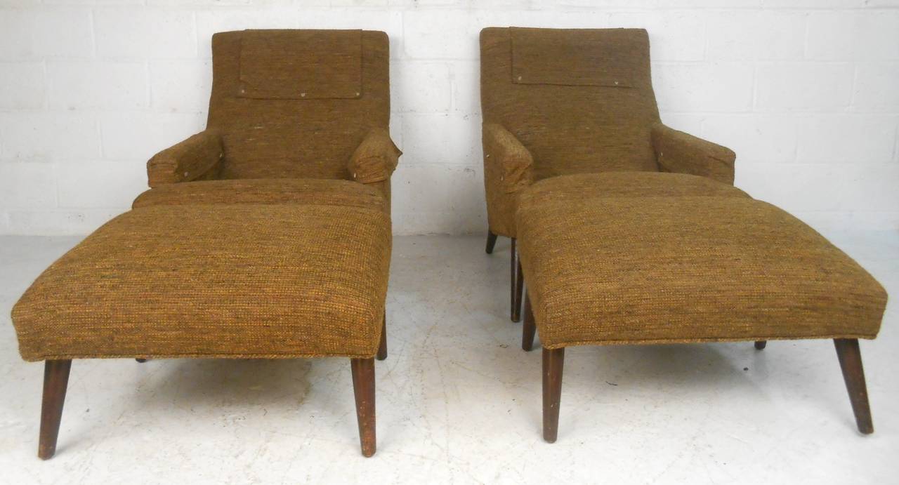 Mid-20th Century Pair of Unique Mid-Century Modern Lounge Chairs with Ottomans