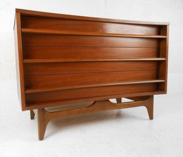 Mid-Century walnut three-drawer dresser with unique bowed front design.

Please confirm item location (NY or NJ) with dealer.